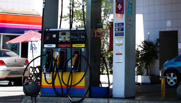 Gasolina sobe 6,09% após reoneração dos combustíveis